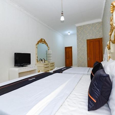 Guest House Gethsemane Salatiga Kültér fotó